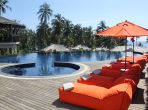 szálloda szabadidő pálmafák medencéje