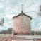 antiguo molino de viento en la ciudad de alacati