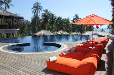хотел за слободно време базен са палмама