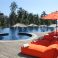 ξενοδοχείο αναψυχής πισίνα με φοίνικες